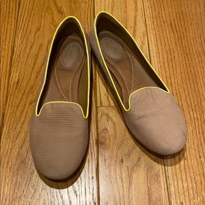 Clark’s Artisan Flats size 9 Nude and Yellow